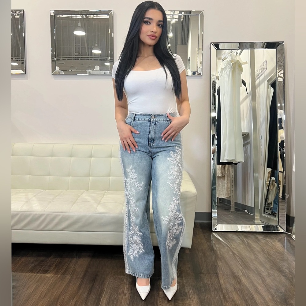Women's Blue‎ Jeans with White Floral Embroidery